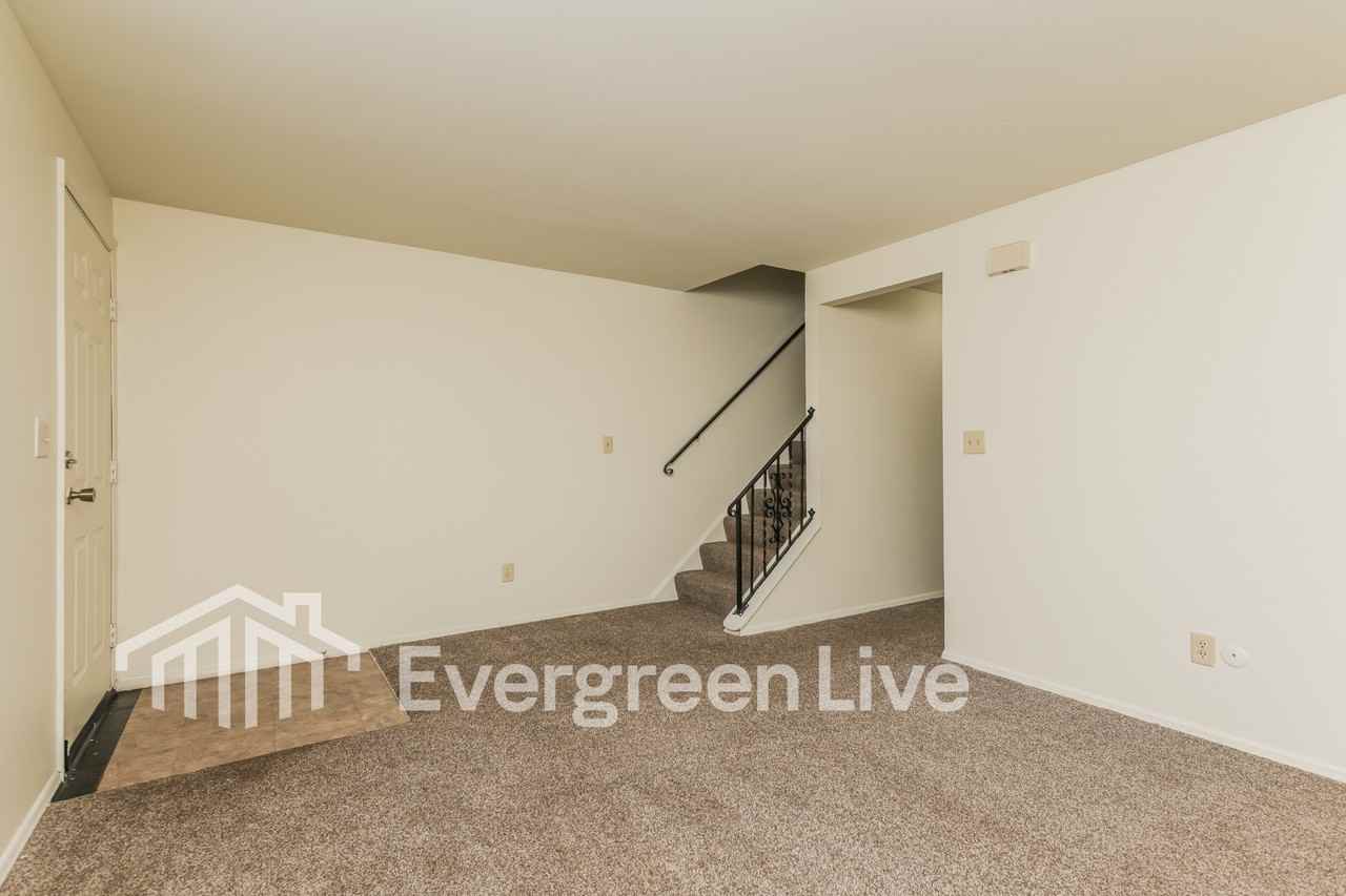 8107 Mount Aetna St - Photo 6 of 16