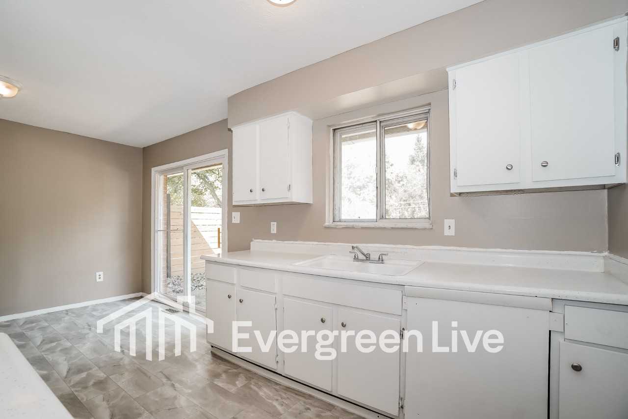 64 Huber Village Blvd - Photo 6 of 16