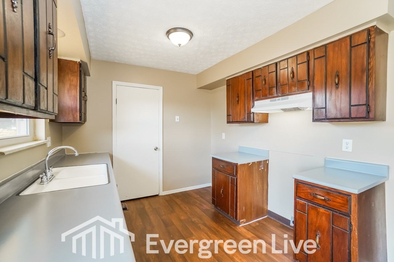 15 Kanpur Pl - Photo 7 of 16