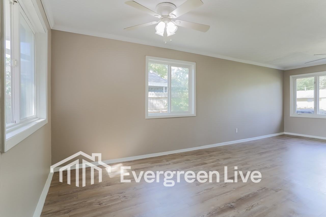 1657 Eastbrook Dr S - Photo 6 of 16