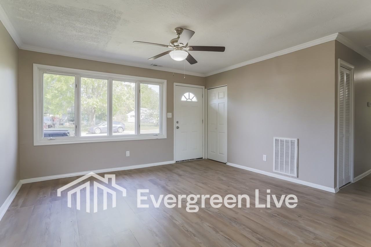 1657 Eastbrook Dr S - Photo 3 of 16