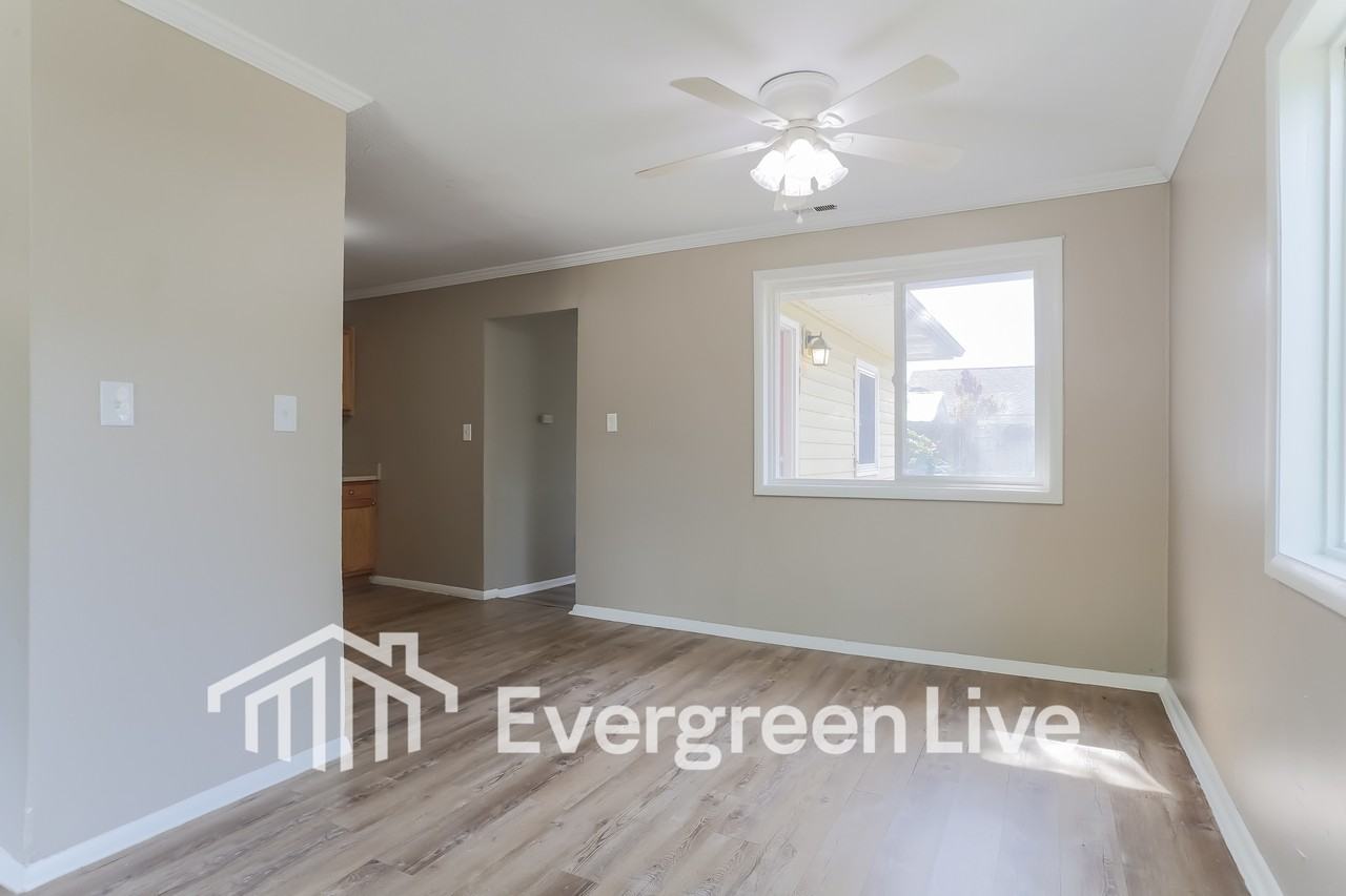 1657 Eastbrook Dr S - Photo 4 of 16