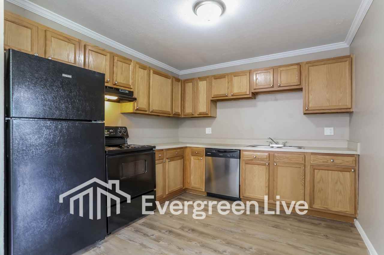 1657 Eastbrook Dr S - Photo 7 of 16