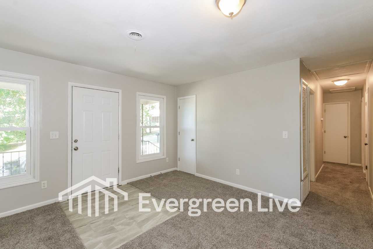 1656 Kentucky Ave - Photo 4 of 15
