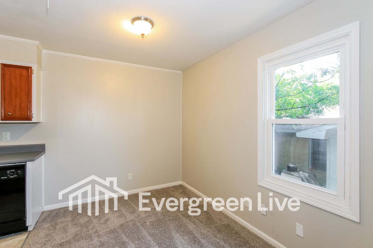 1656 Kentucky Ave - Photo 5 of 15