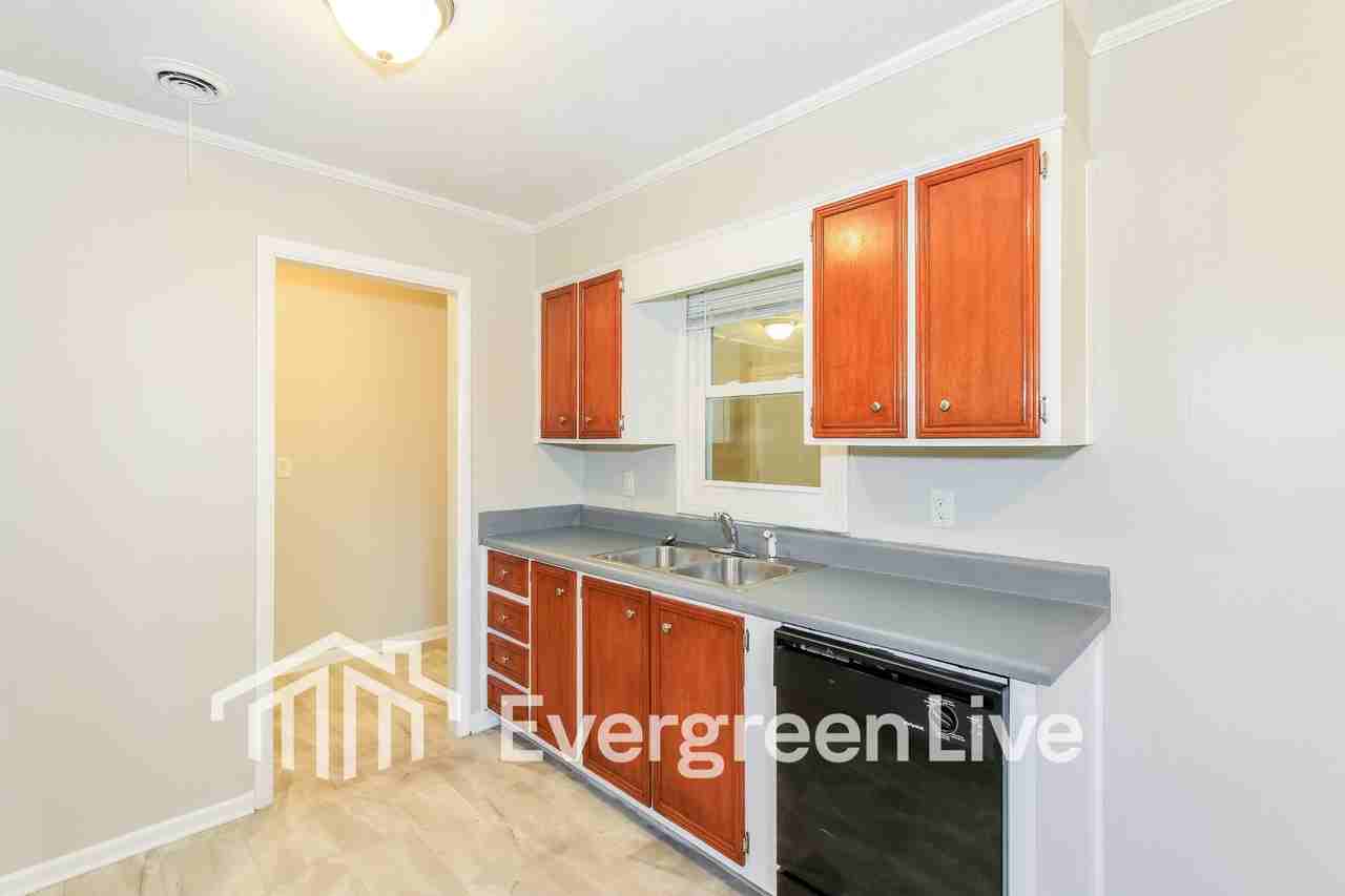 1656 Kentucky Ave - Photo 6 of 15