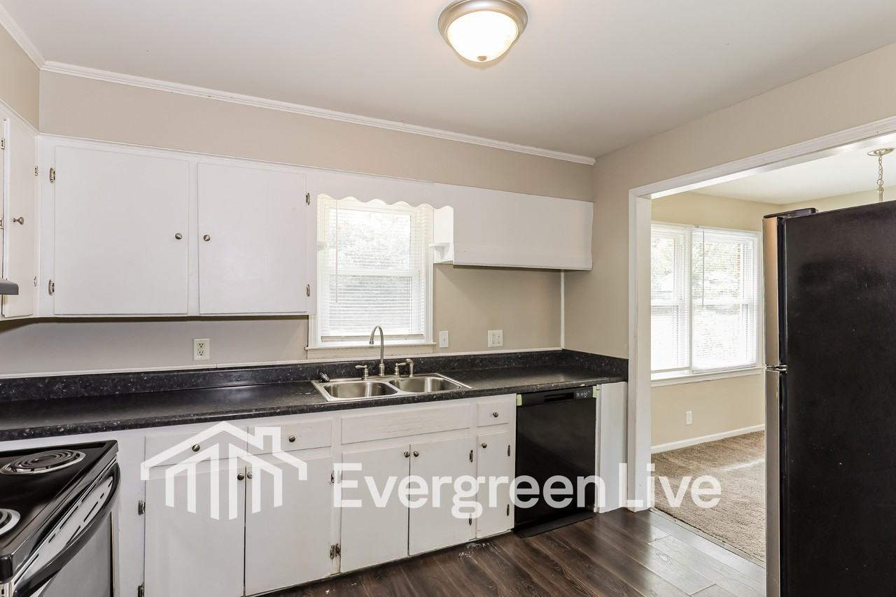 2140 Balfour St - Photo 3 of 15