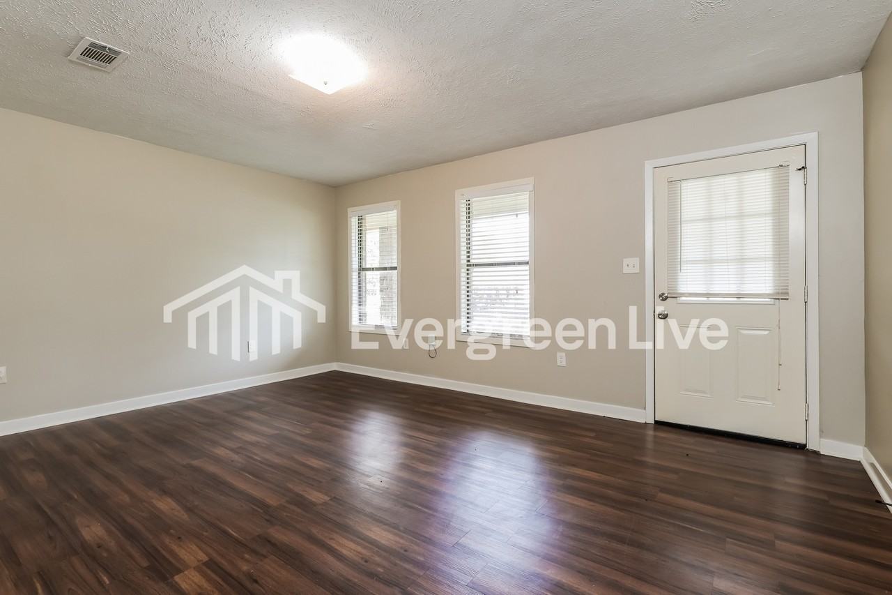 820 Academy Park Dr - Photo 3 of 15