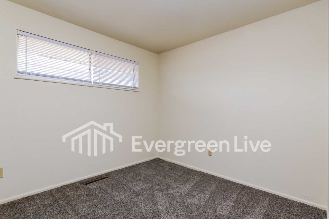 5221 Powell Rd - Photo 3 of 16