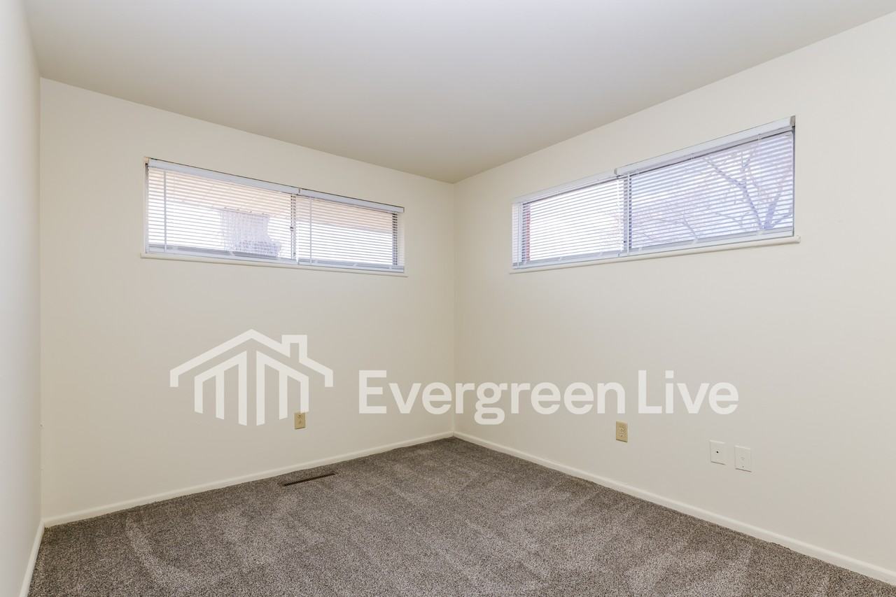 5221 Powell Rd - Photo 5 of 16