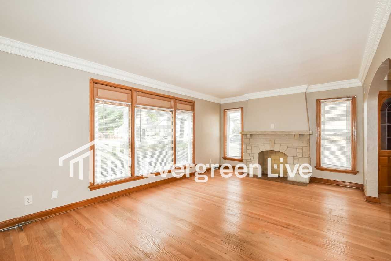 4547 North 24th Place - Photo 3 of 15