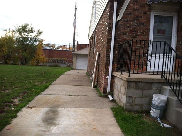 7923 Yinger Ave - Photo 2 of 21