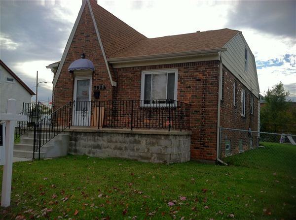 7923 Yinger Ave - Photo 3 of 21