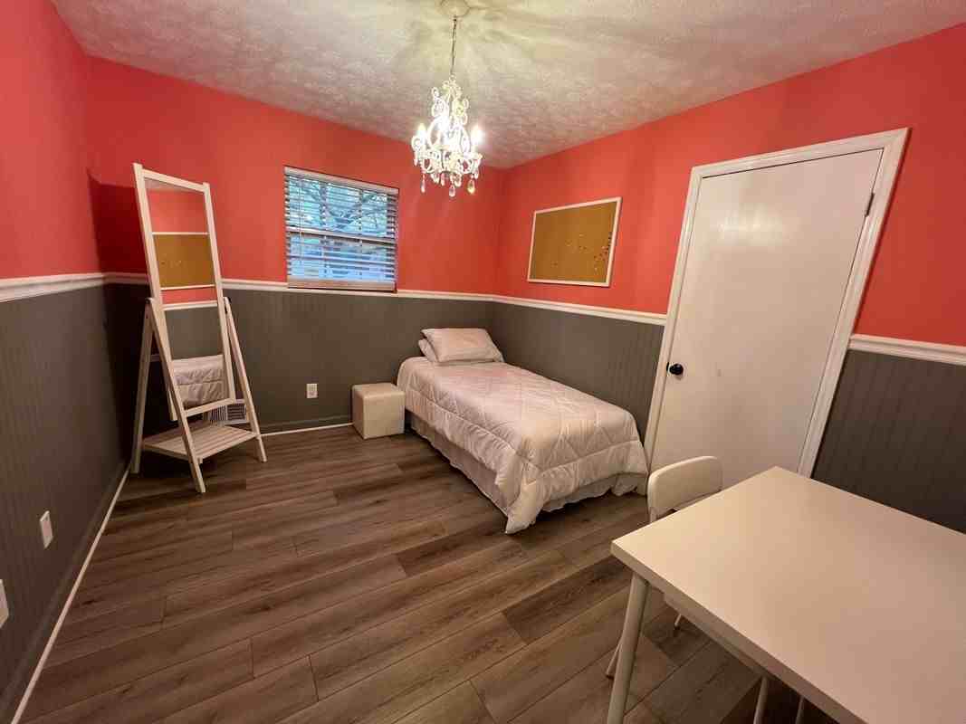 130 Shaw Dr - Photo 2 of 6