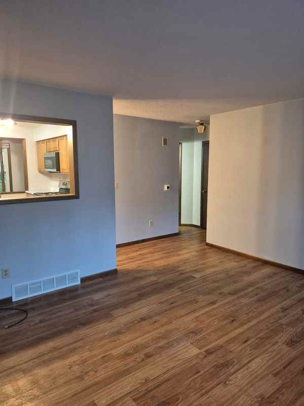 1205 Parkview Dr - Photo 2 of 12