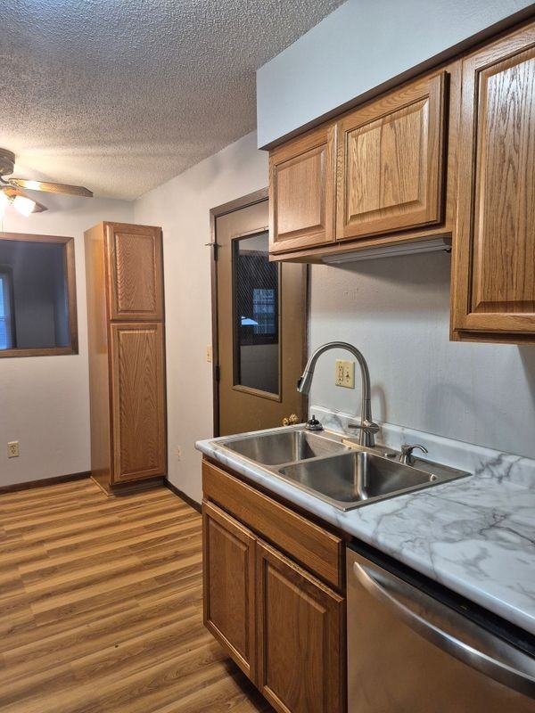 1205 Parkview Dr - Photo 3 of 12