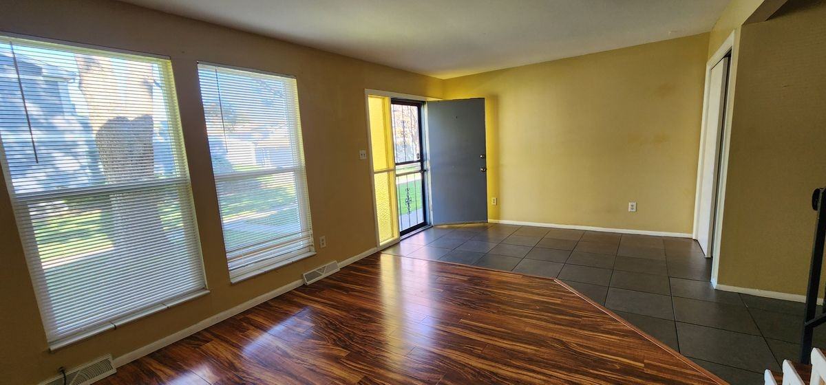 188 Paris Cir - Photo 3 of 25