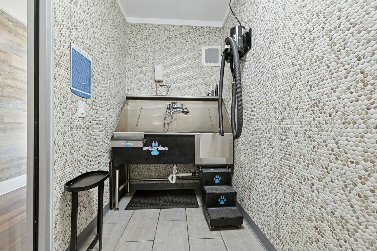 One Metrocenter - Photo 4 of 29