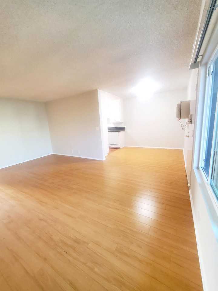 425 North Hobart Blvd. - Photo 4 of 50