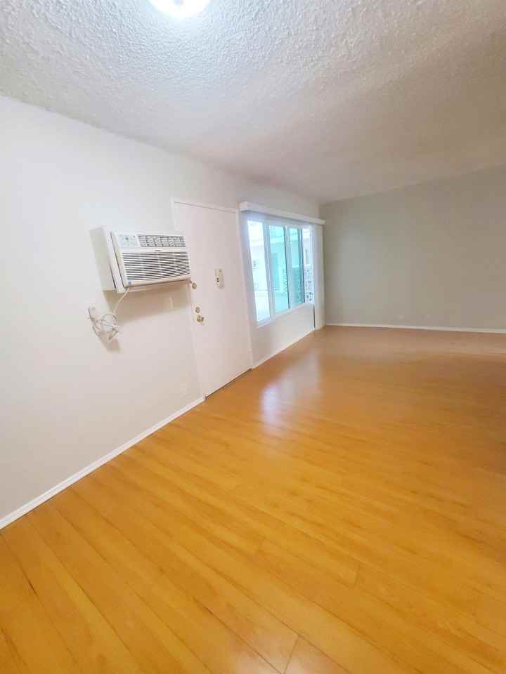 425 North Hobart Blvd. - Photo 5 of 50