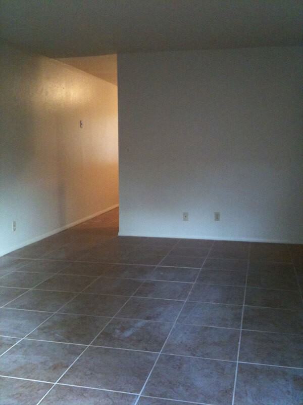 2521 Center St - Photo 5 of 9