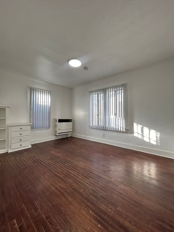 4214 S Hoover St #4218 - Photo 2 of 7