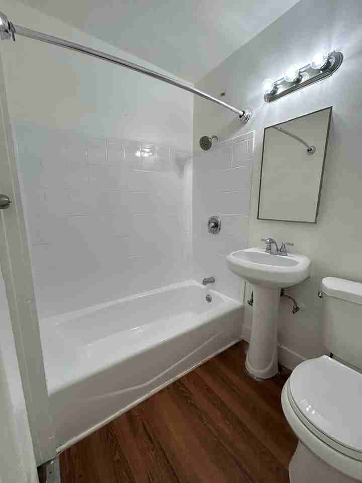 4214 S Hoover St #4218 - Photo 4 of 7