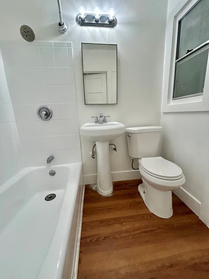 4214 S Hoover St #4218 - Photo 5 of 7