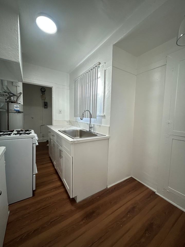 4214 S Hoover St #4218 - Photo 7 of 7