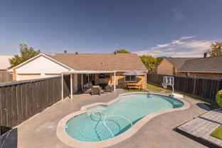 864 Warwick Dr #NA - Photo 1 of 1