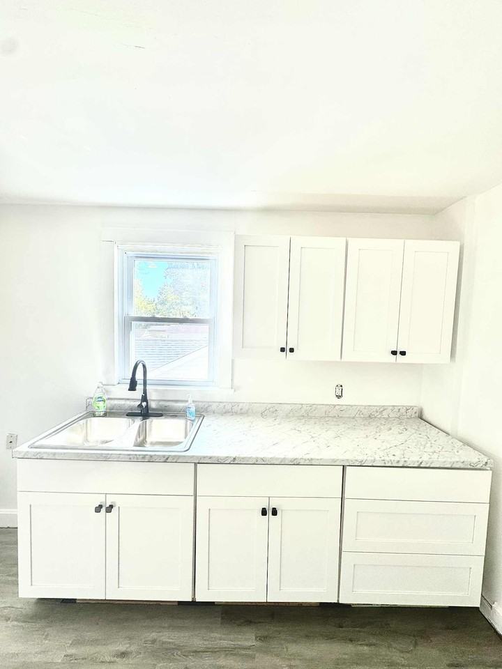 212 S Chestnut St #4 - Photo 2 of 5