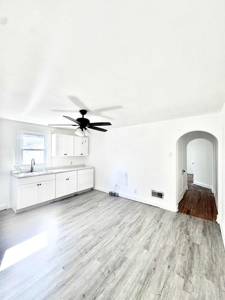 212 S Chestnut St #4 - Photo 3 of 5