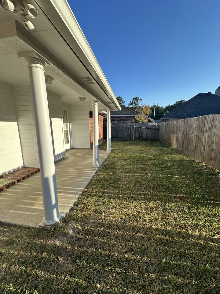 9514 Rose Hollow Ln #NA - Photo 3 of 18
