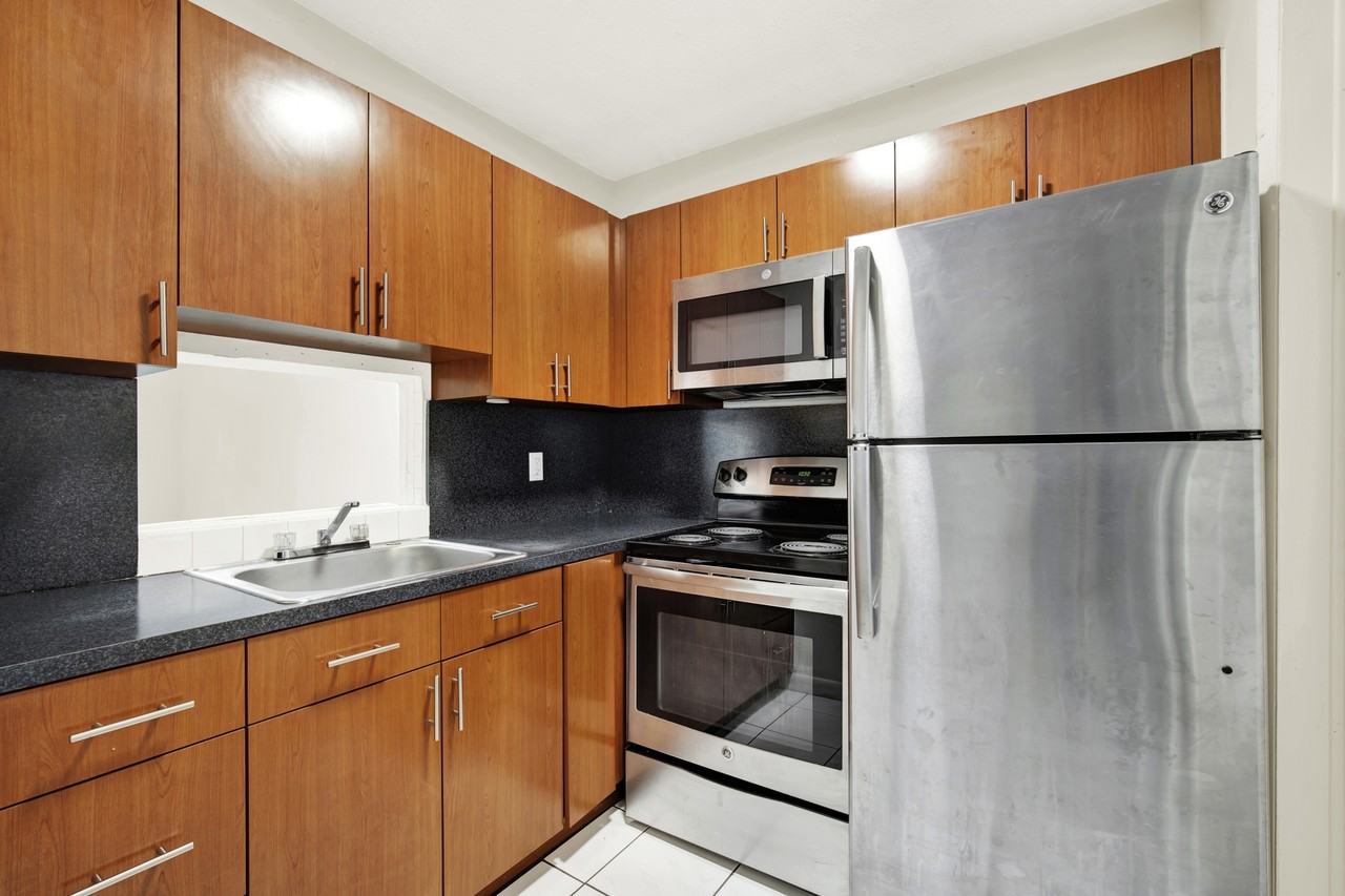416 Santander Ave. - Photo 4 of 14