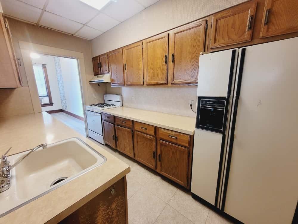 717 W Division - Photo 2 of 14