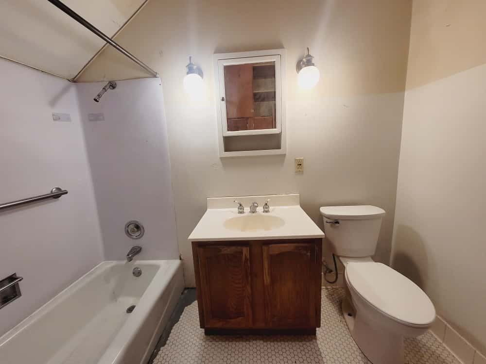 717 W Division - Photo 3 of 14