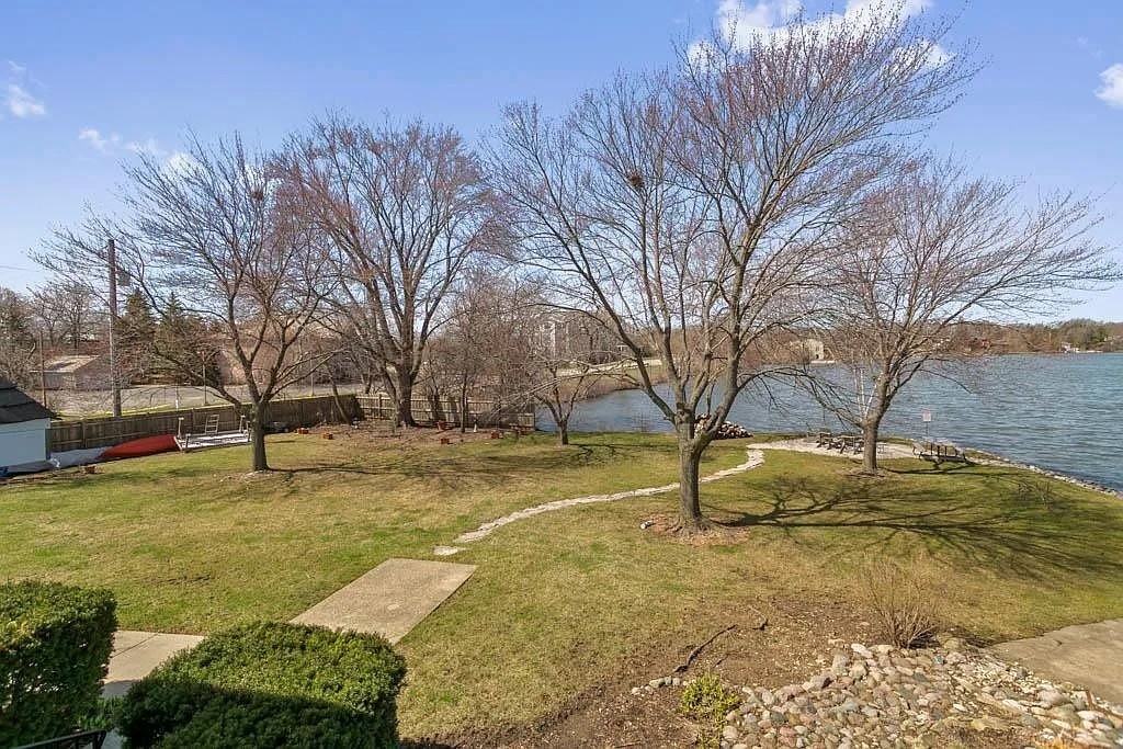 Lake Shore Flats - Photo 3 of 14