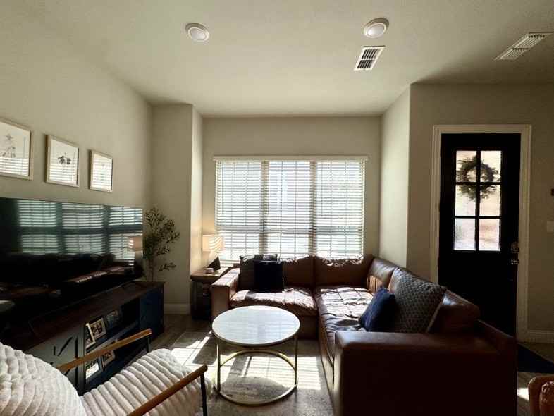 2208 Zenith Ave #2208 - Photo 5 of 38