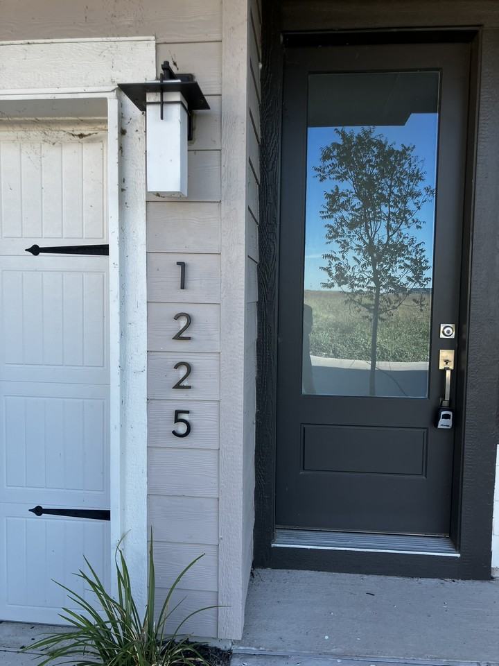 1225 1225 Marc Place #NA