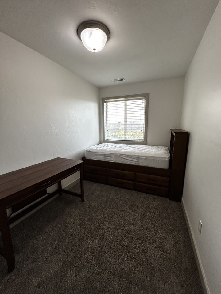 736 East 125 North Street - Photo 2 of 7