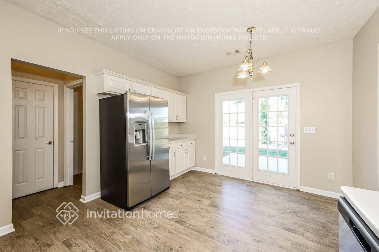 755 Clairidge Ln - Photo 7 of 18