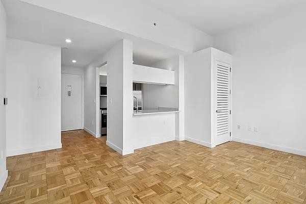 Exchange Pl #5303 - Photo 2 of 12