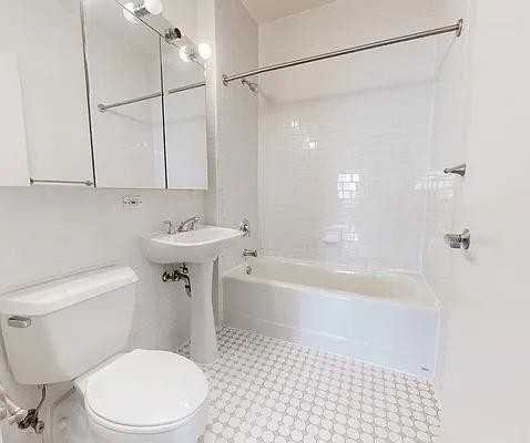 Washington Street #5W - Photo 4 of 6