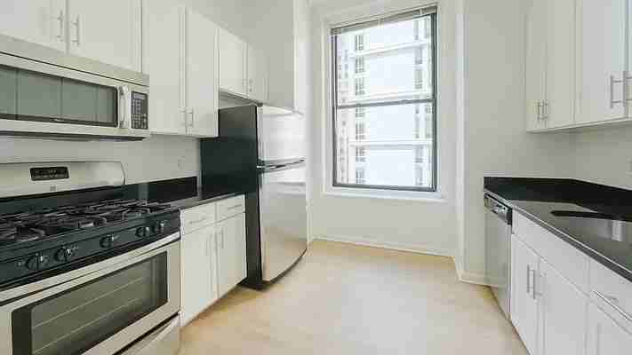 Broadway #17F - Photo 2 of 4