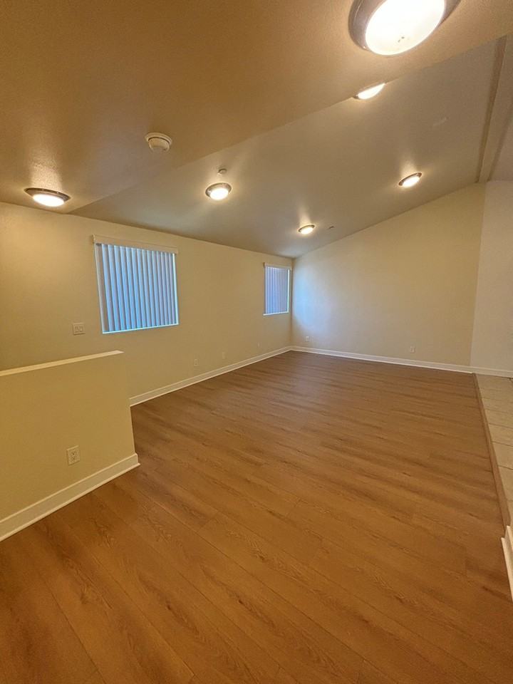 619 West 83rd Street - Photo 3 of 12