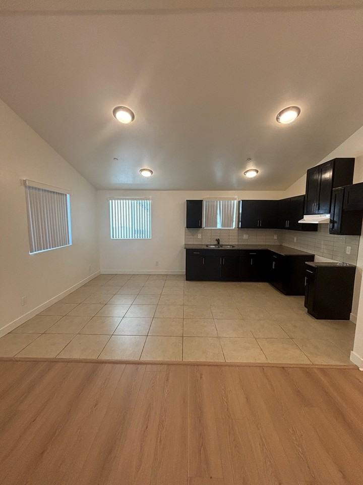 619 West 83rd Street - Photo 4 of 12