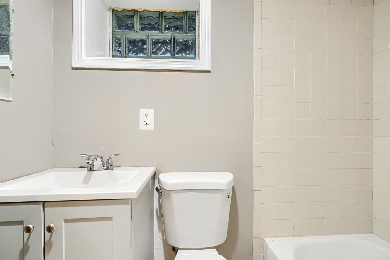 1113 Ashburton St - Photo 2 of 11