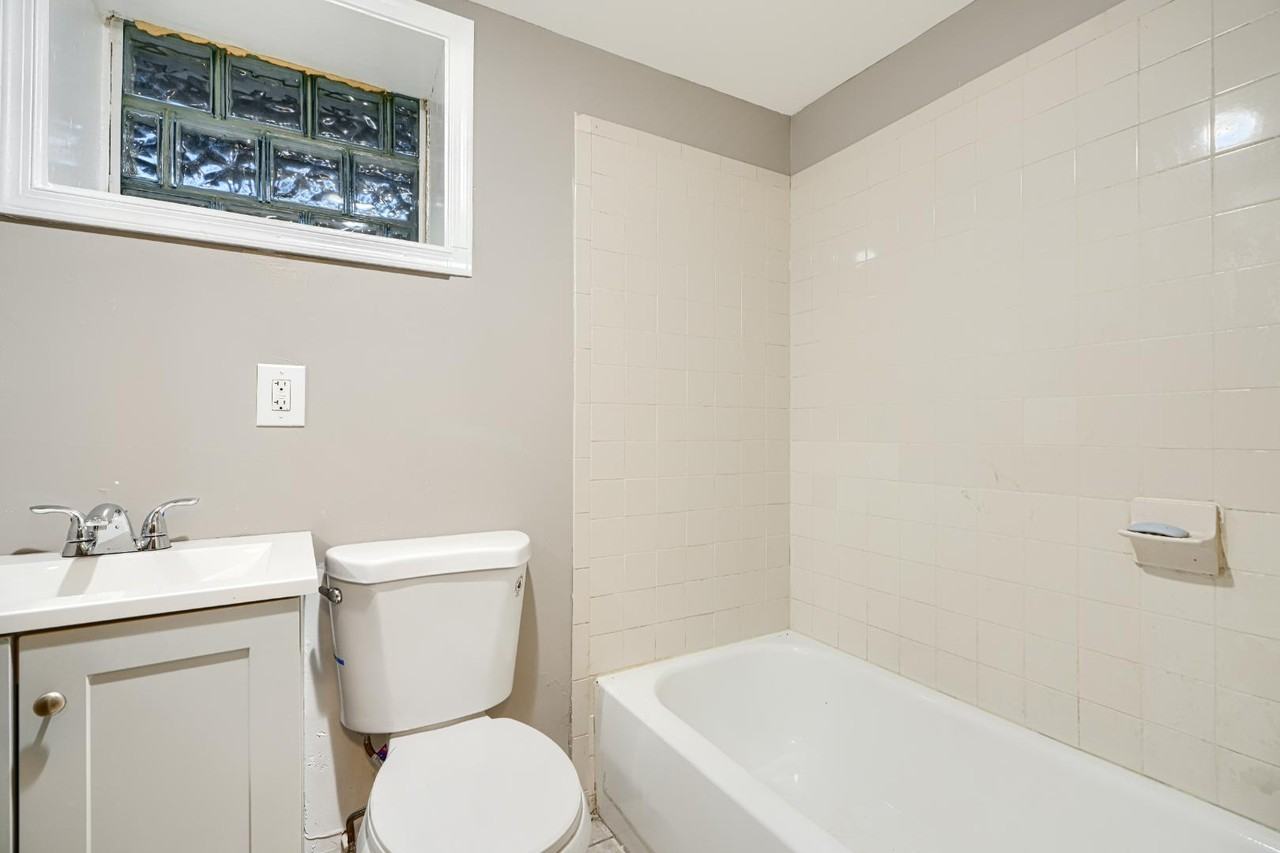 1113 Ashburton St - Photo 3 of 11