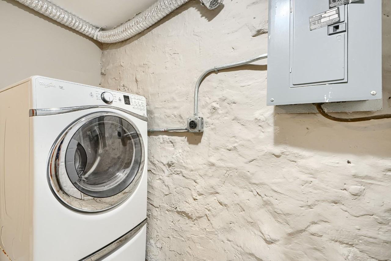 1113 Ashburton St - Photo 4 of 11