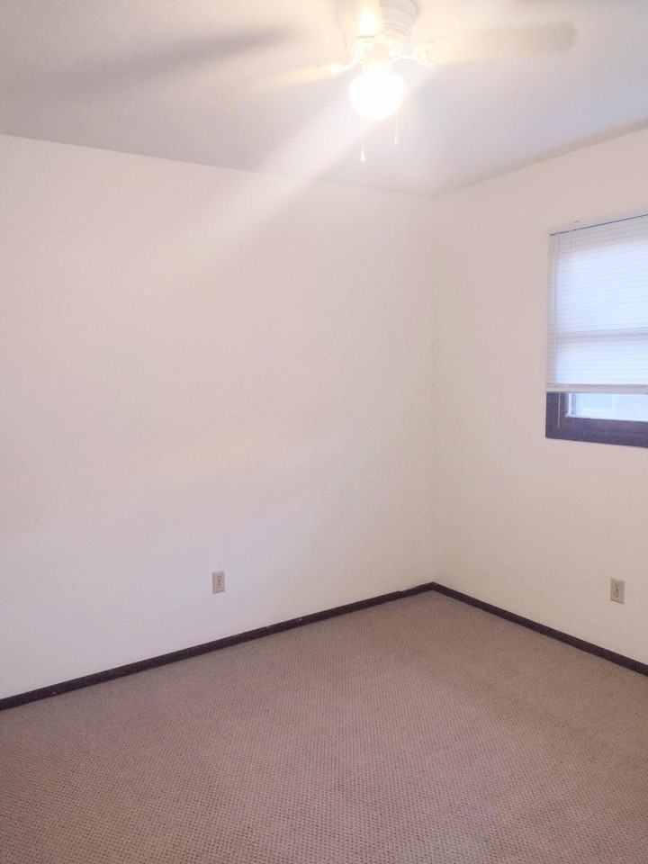 107 E Avenue B - Photo 3 of 12